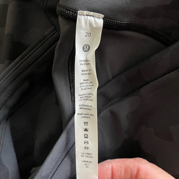 Lululemon NWT Swift Speed HR Crop 21” in Black Camo Size 20 - Picture 6 of 6